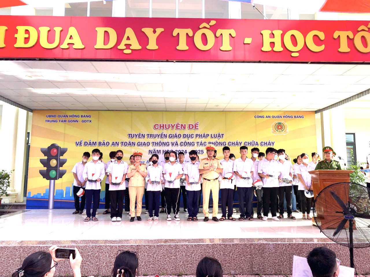 Công an quận Hồng Bàng: Tuyên truyền pháp luật TTATGT, PCCC và CNCH tại Trung tâm Giáo dục nghề nghiệp - Giáo dục thường xuyên quận Hồng Bàng